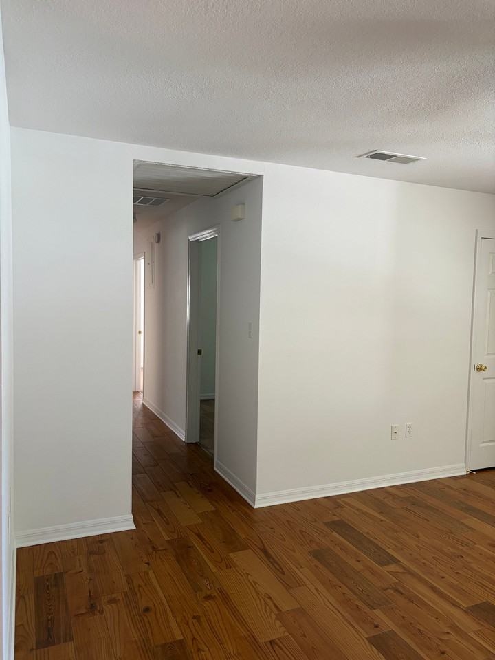102 E Chester St - Photo 7 of 14