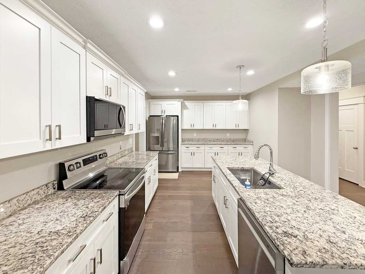 79 Mount Moriah Blvd - Photo 7 of 20