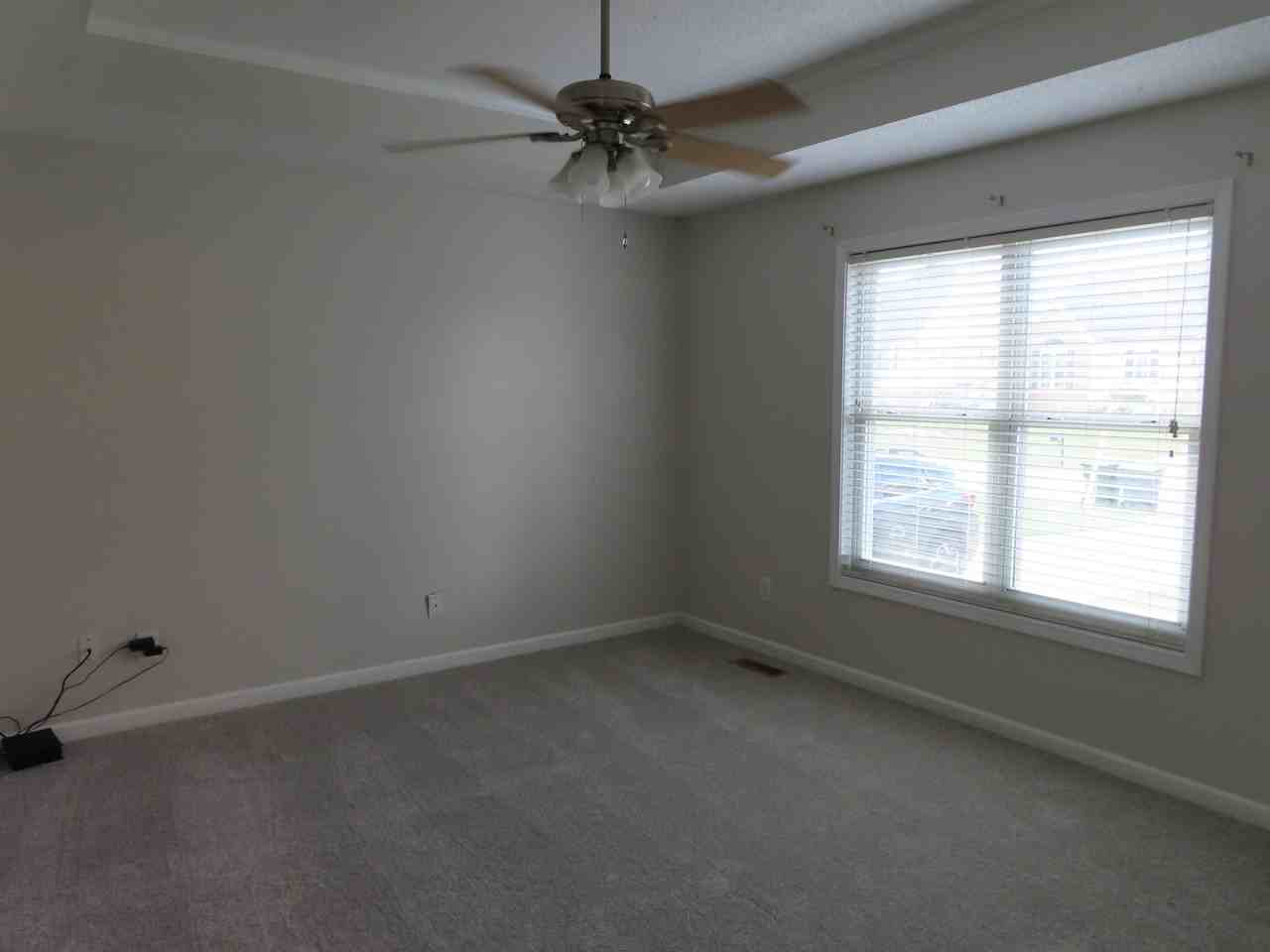 231 Autumnview Ct - Photo 4 of 21