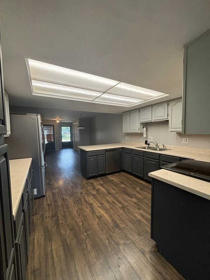 2730 Aquarius Rd - Photo 4 of 17