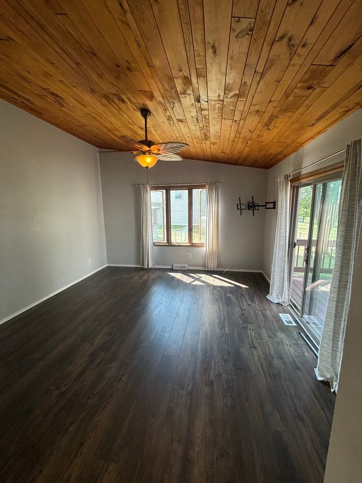 2730 Aquarius Rd - Photo 5 of 17