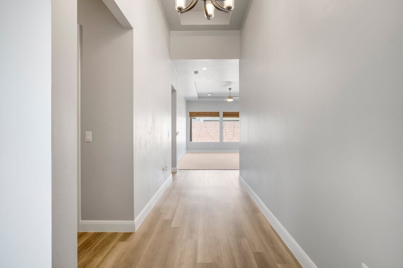 1317 E Gordon Ln - Photo 2 of 20