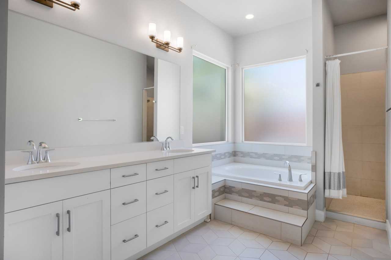 1317 E Gordon Ln - Photo 6 of 20