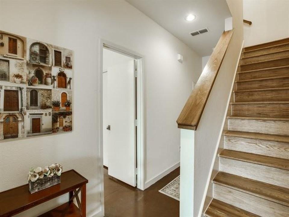1406 Pecos St - Photo 3 of 20