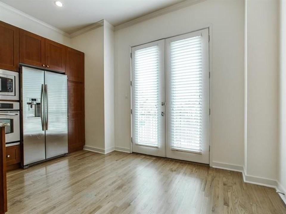 1406 Pecos St - Photo 5 of 20