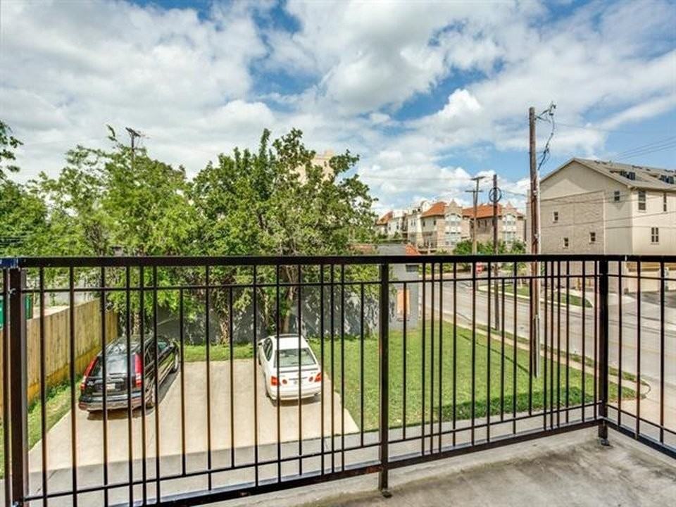 1406 Pecos St - Photo 6 of 20