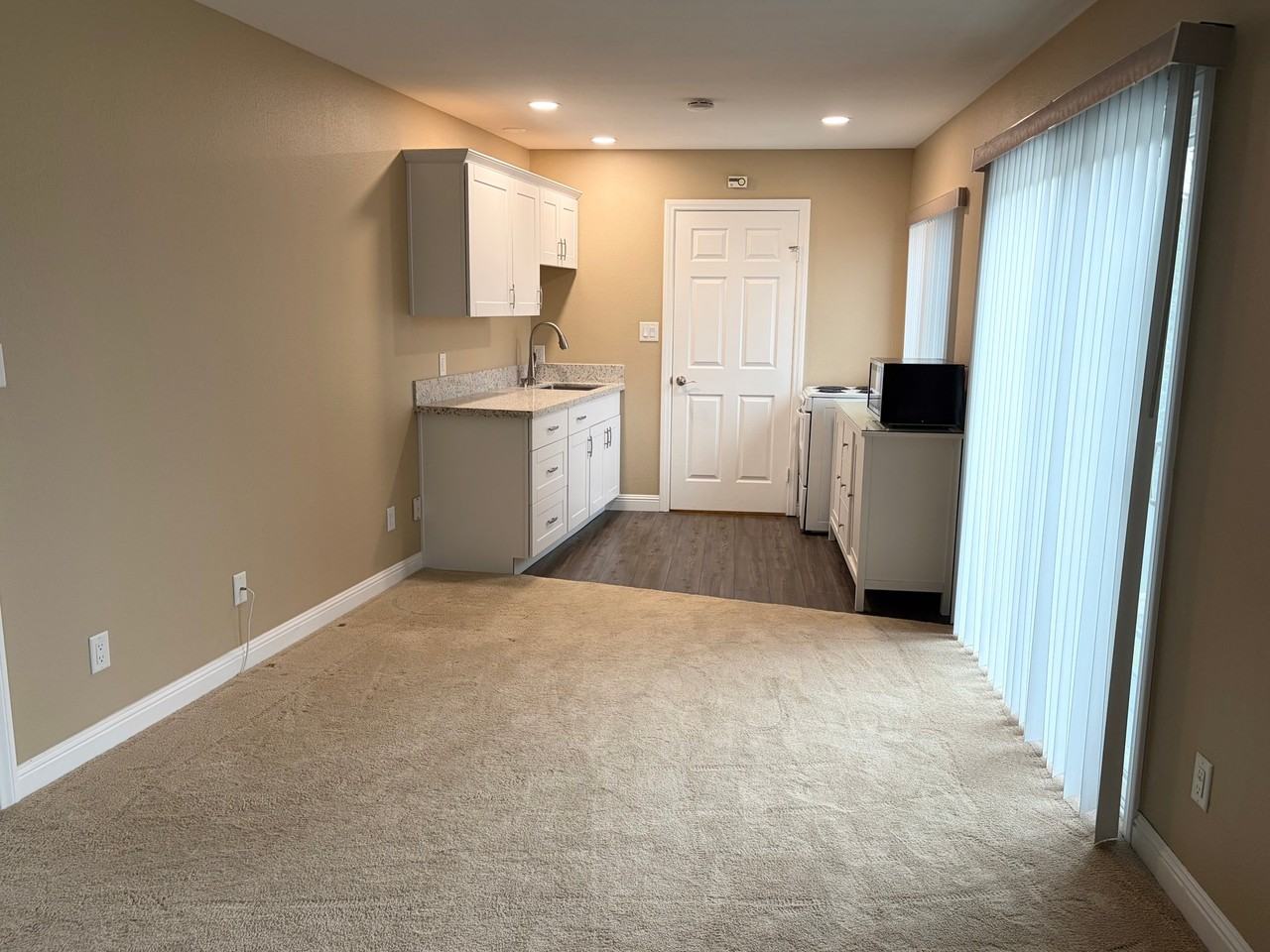 8700 Rumson Dr - Photo 2 of 15