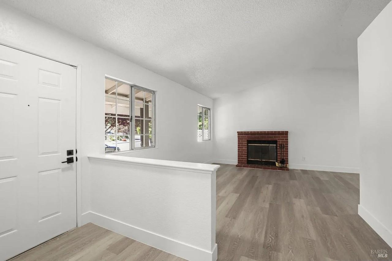 567 Shannon Dr - Photo 2 of 20