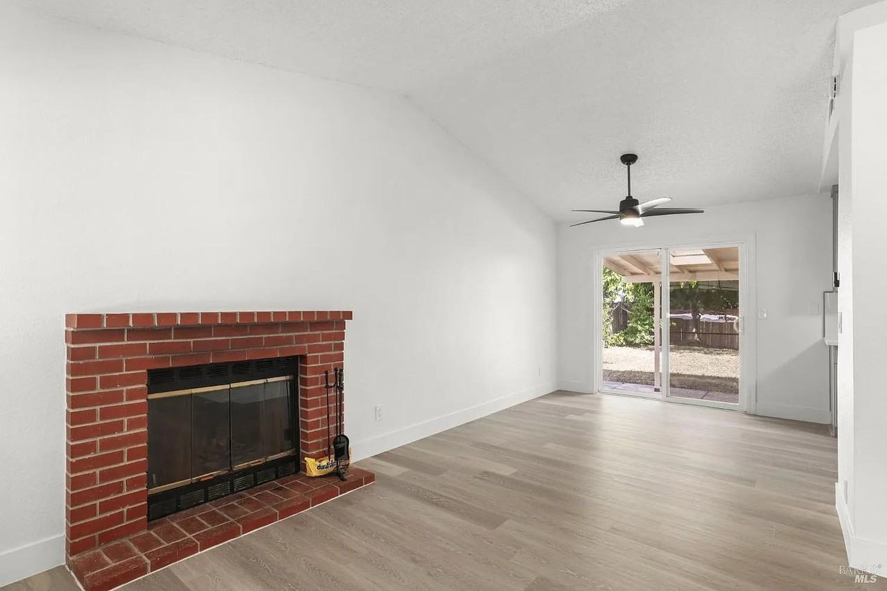 567 Shannon Dr - Photo 4 of 20