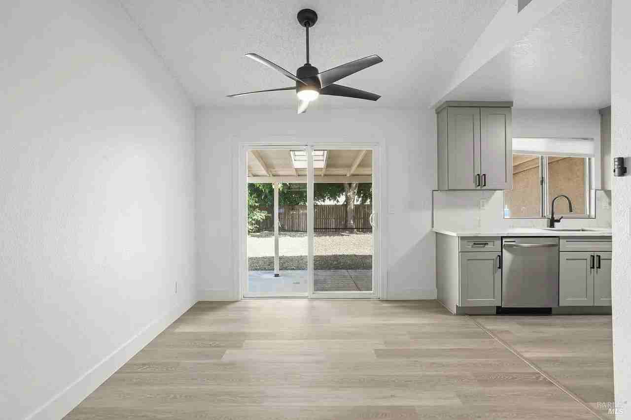 567 Shannon Dr - Photo 5 of 20