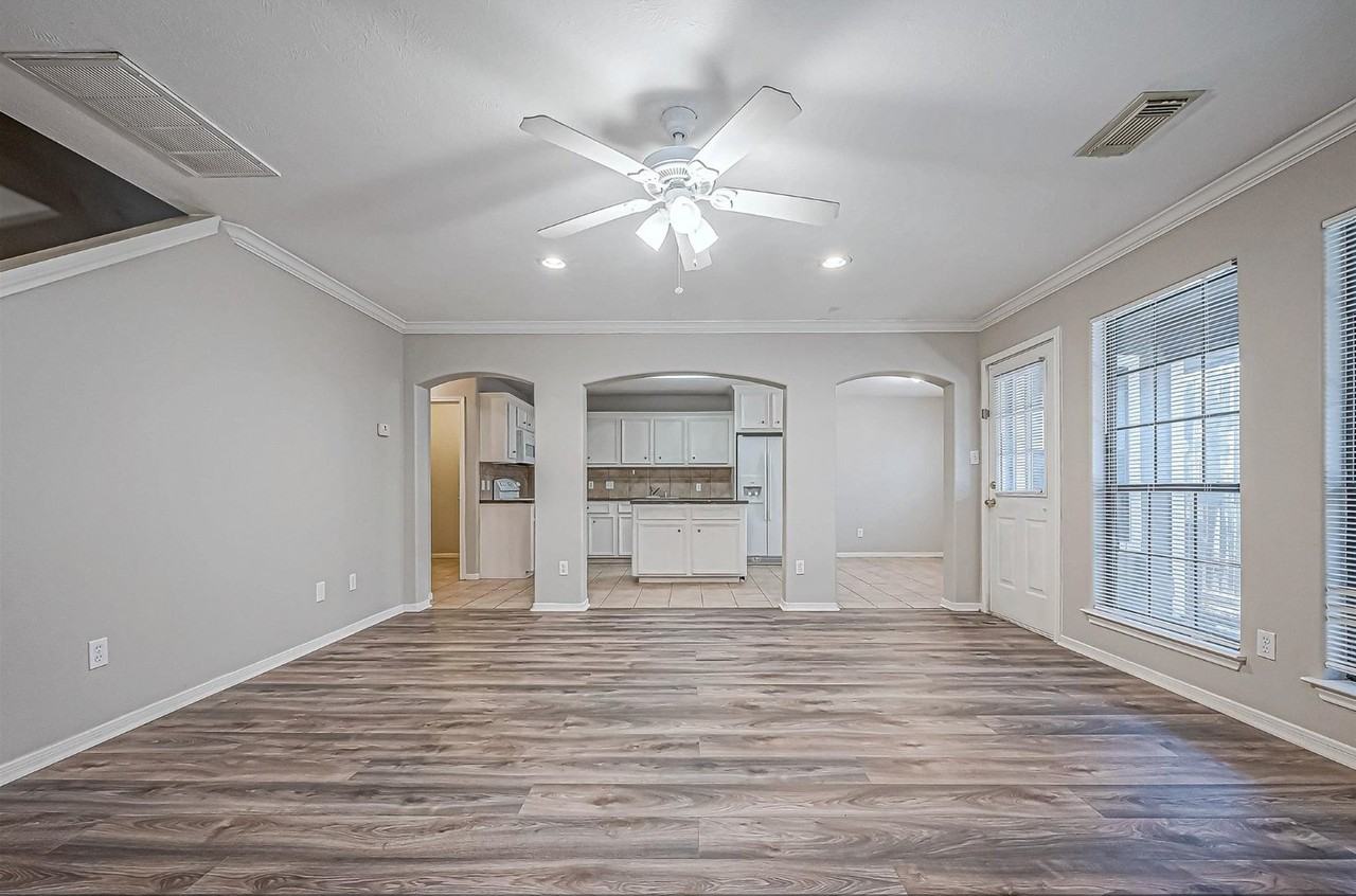 10043 Morocco Rd - Photo 5 of 10