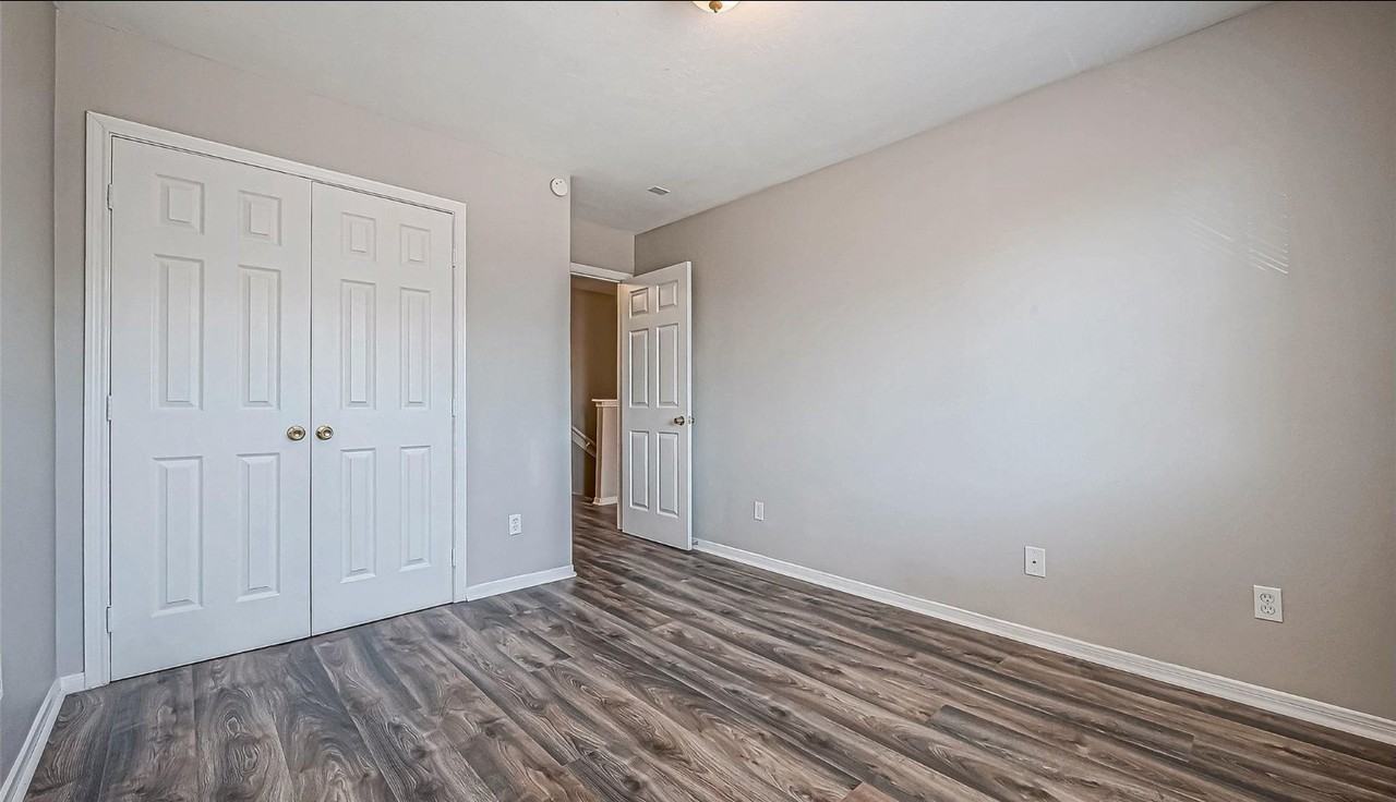 10043 Morocco Rd - Photo 6 of 10