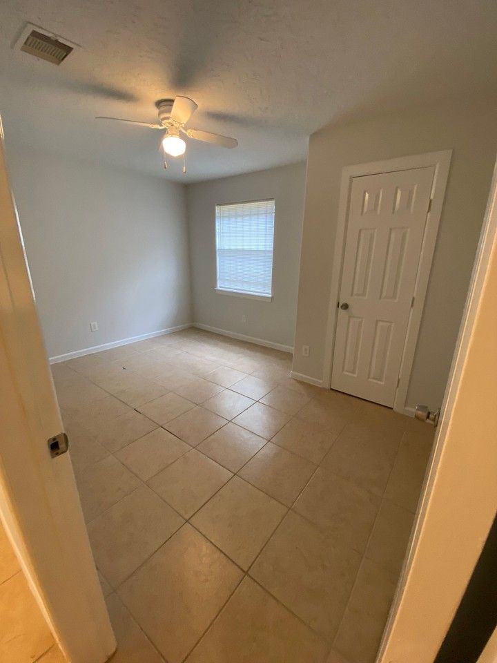 10843 Fairland Dr - Photo 3 of 8