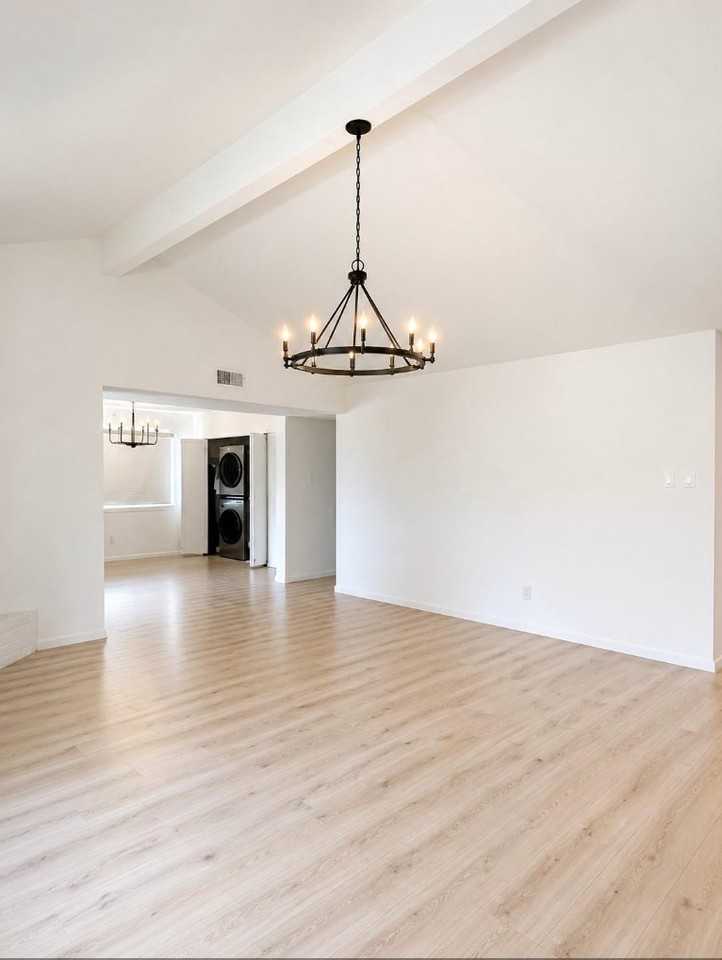9511 Bollingbrook Dr - Photo 4 of 17