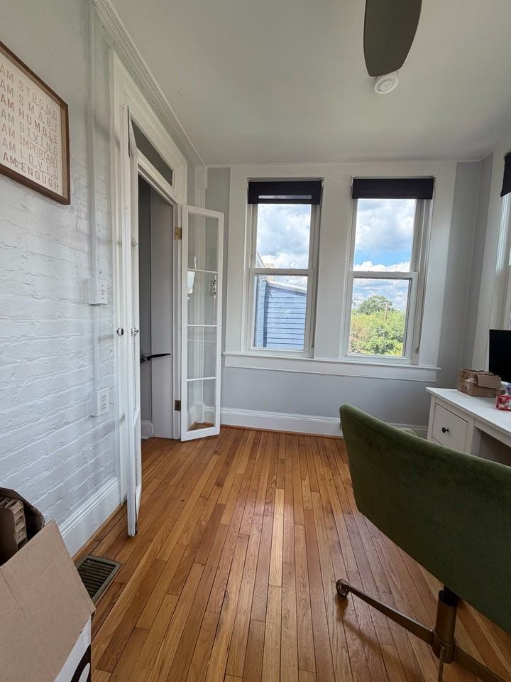 411 11th St Ne #1 - Photo 2 of 20