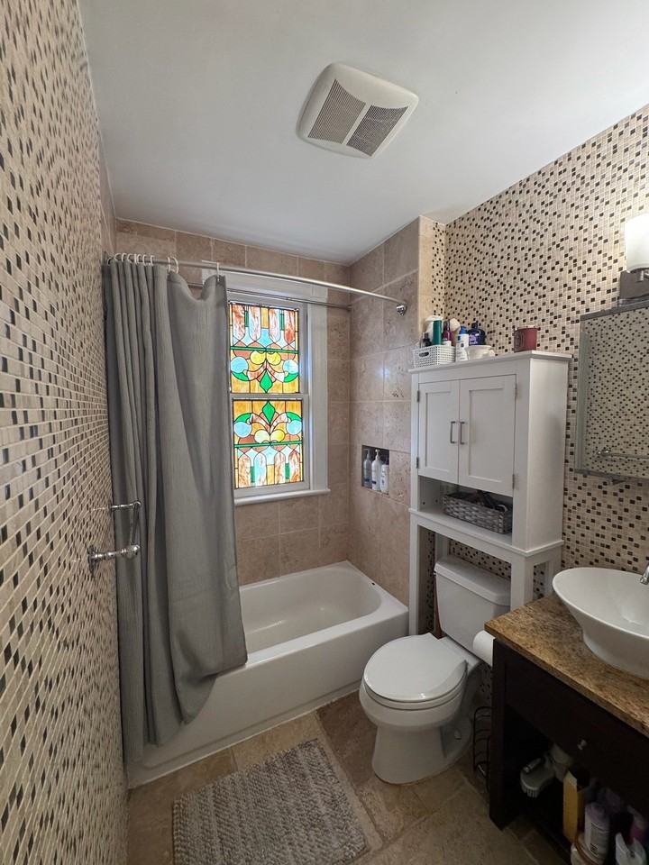 411 11th St Ne #1 - Photo 7 of 20