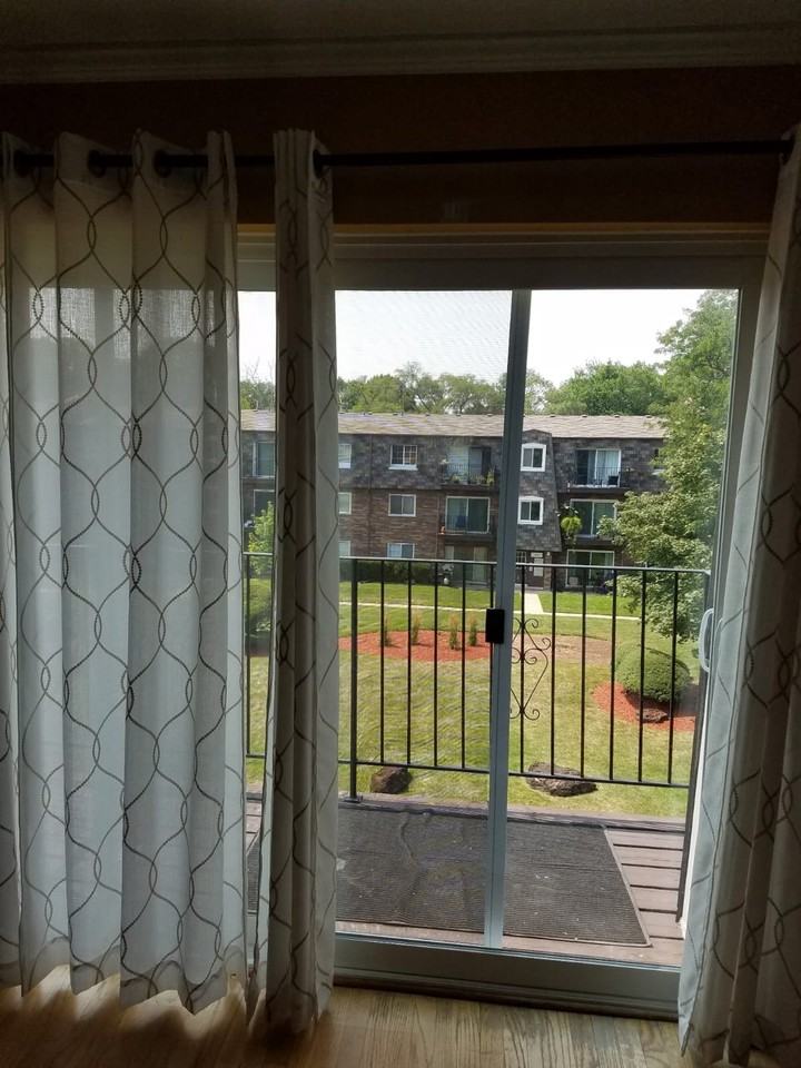 9390 Bay Colony Dr - Photo 2 of 9