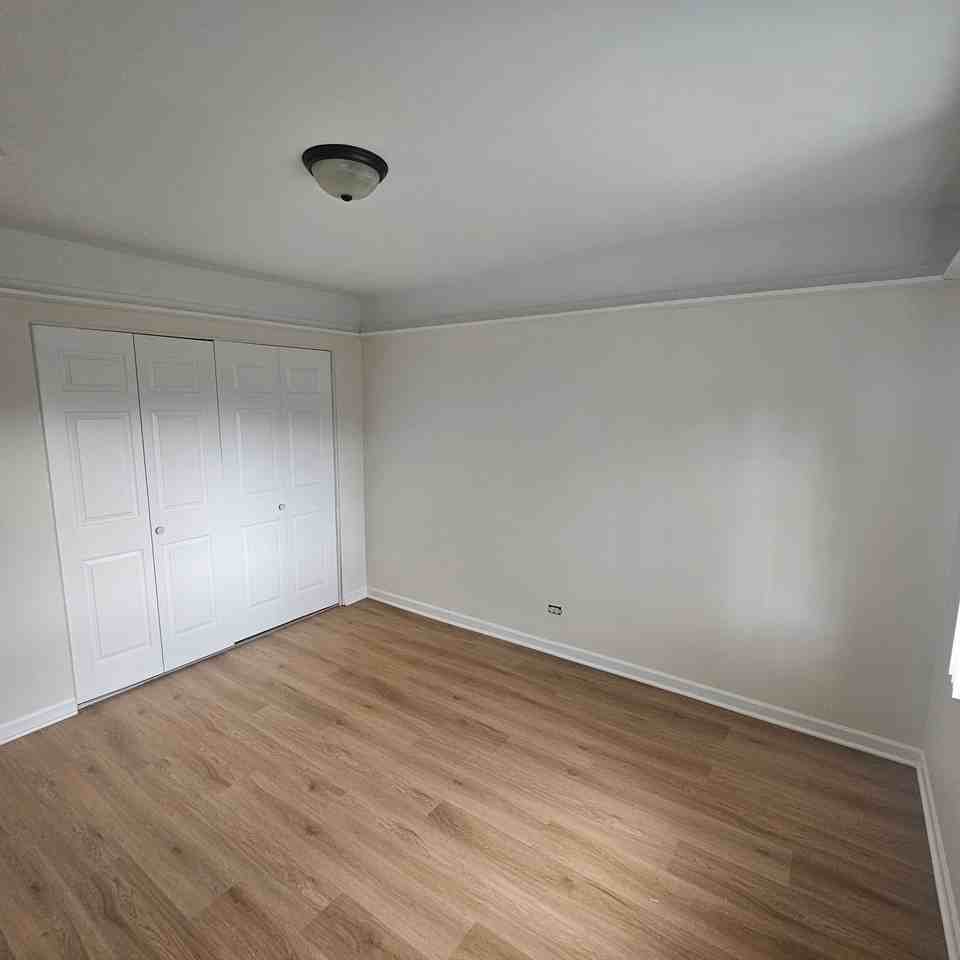 9390 Bay Colony Dr - Photo 3 of 9