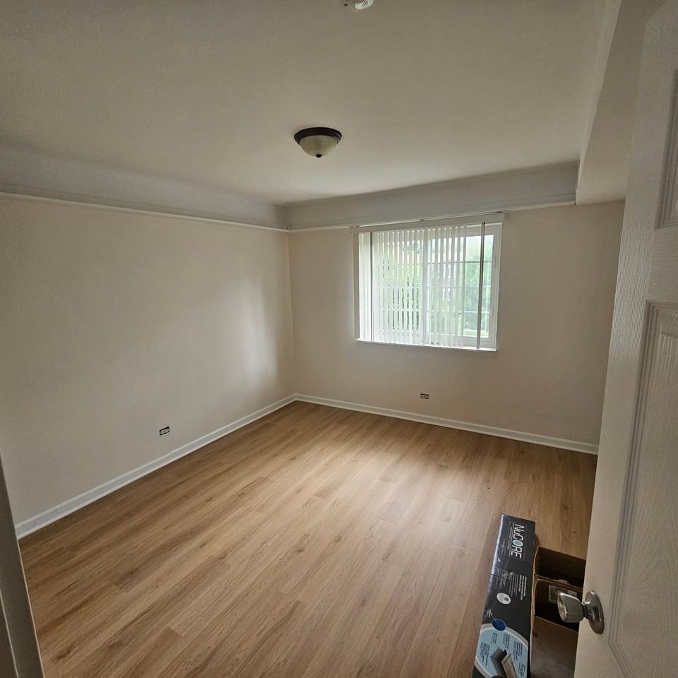 9390 Bay Colony Dr - Photo 7 of 9