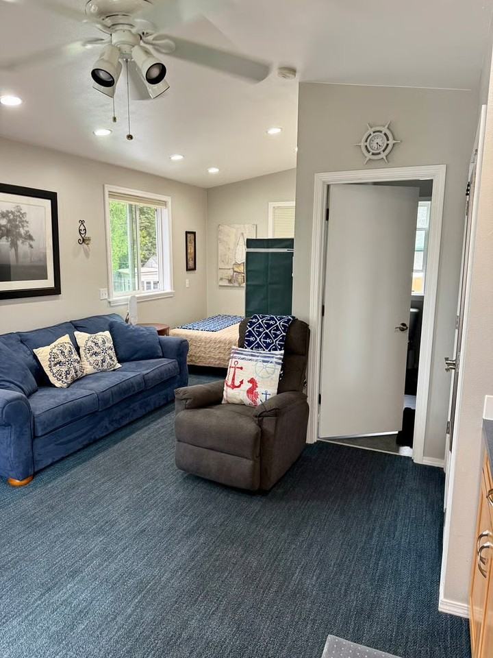 9824 62nd Ave Se - Photo 5 of 17