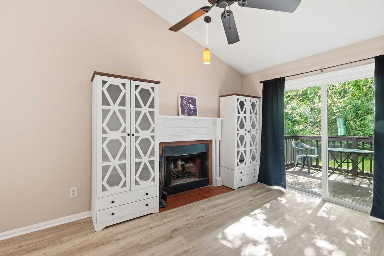 4610 Woodside Dr - Photo 3 of 9