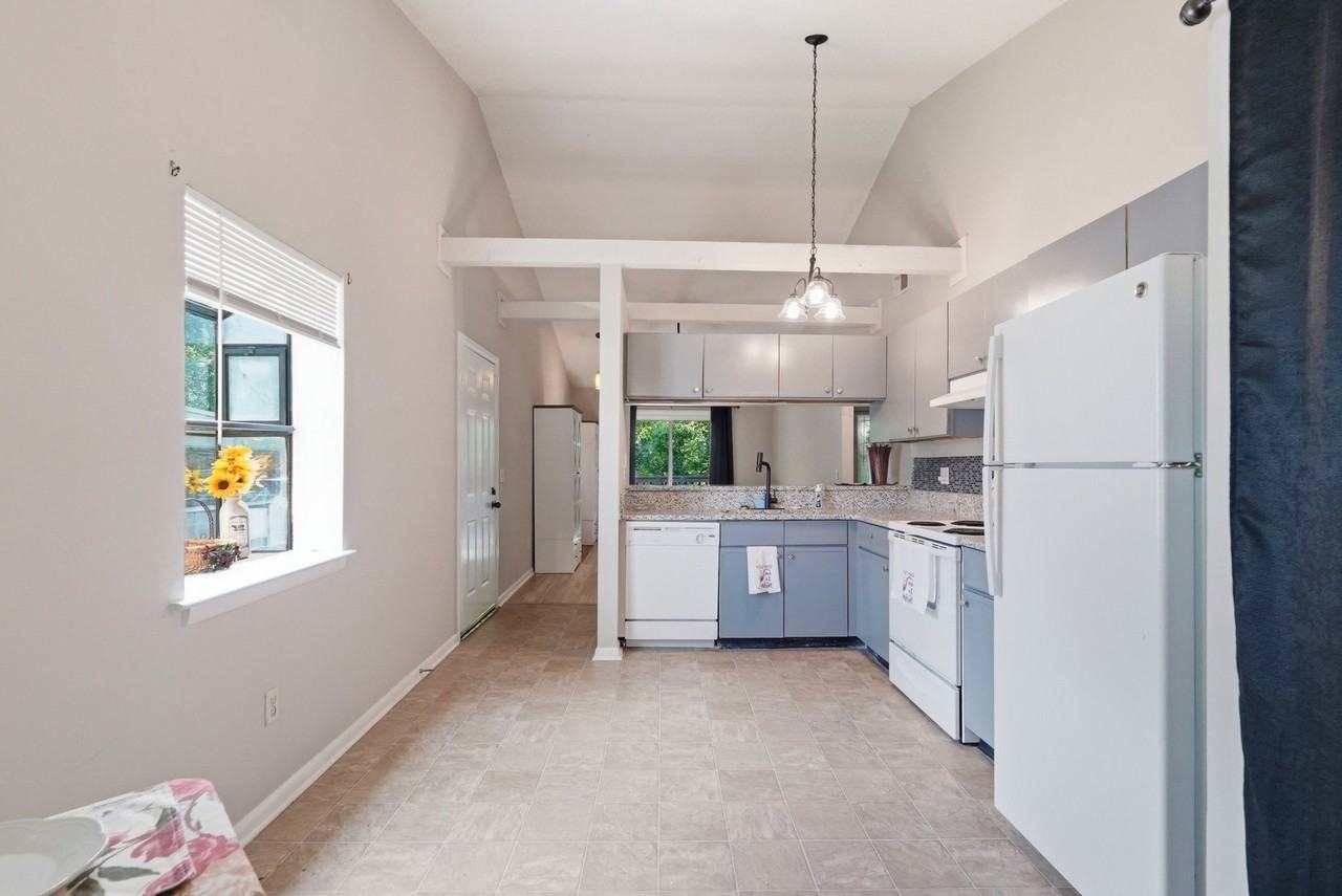 4610 Woodside Dr - Photo 5 of 9