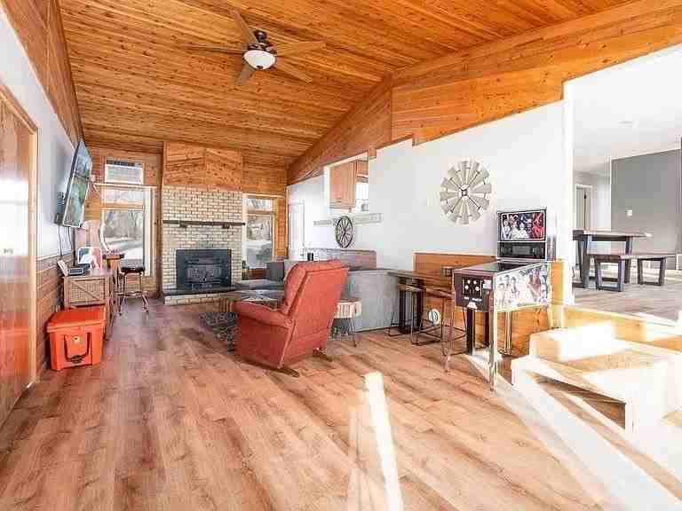 700 W Pleasure Dr - Photo 6 of 18