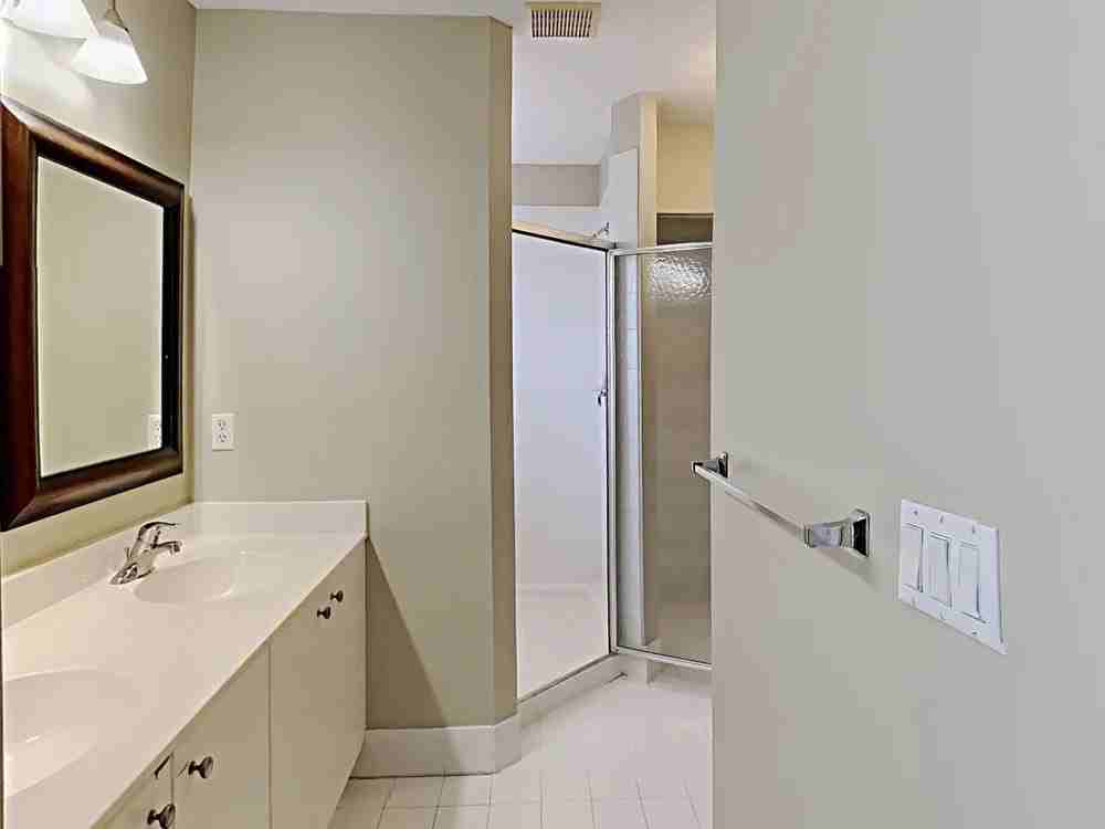 8199 Southern Blvd - Photo 4 of 10