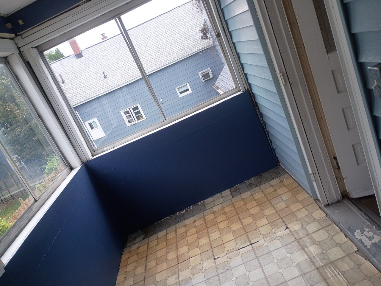 347 Ludington St - Photo 5 of 16