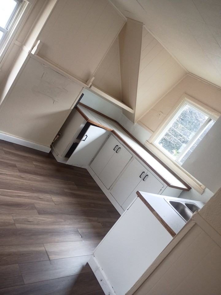 347 Ludington St - Photo 6 of 16
