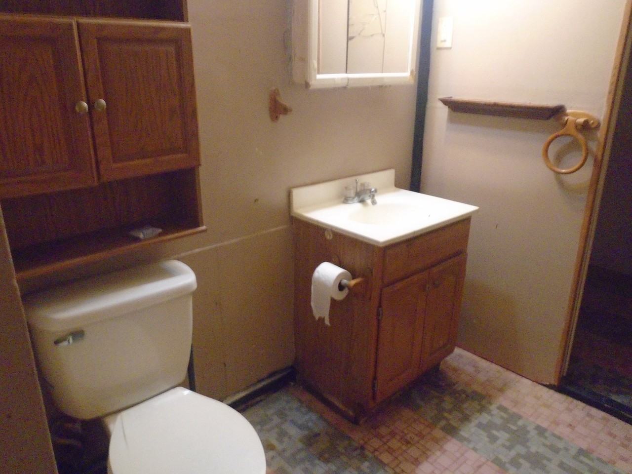 300 Gloucester Dr - Photo 5 of 7