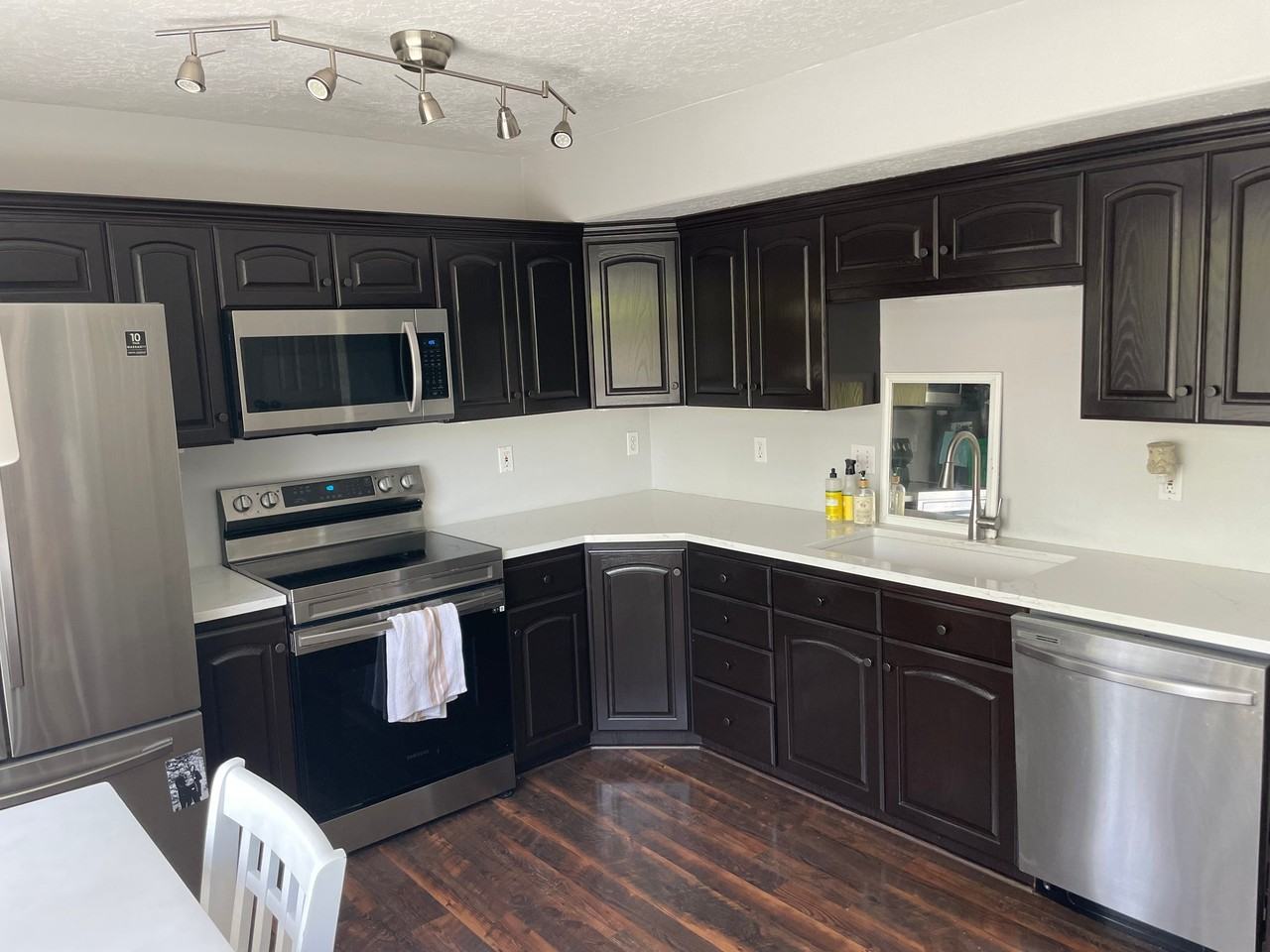 920 N Main St - Photo 4 of 15
