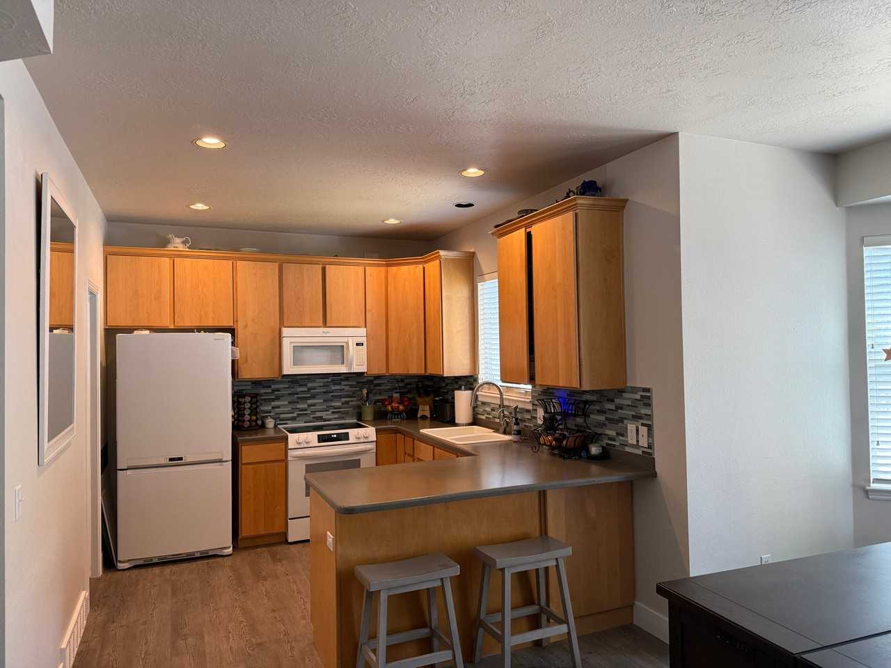 245 E Park Rise Way - Photo 2 of 15