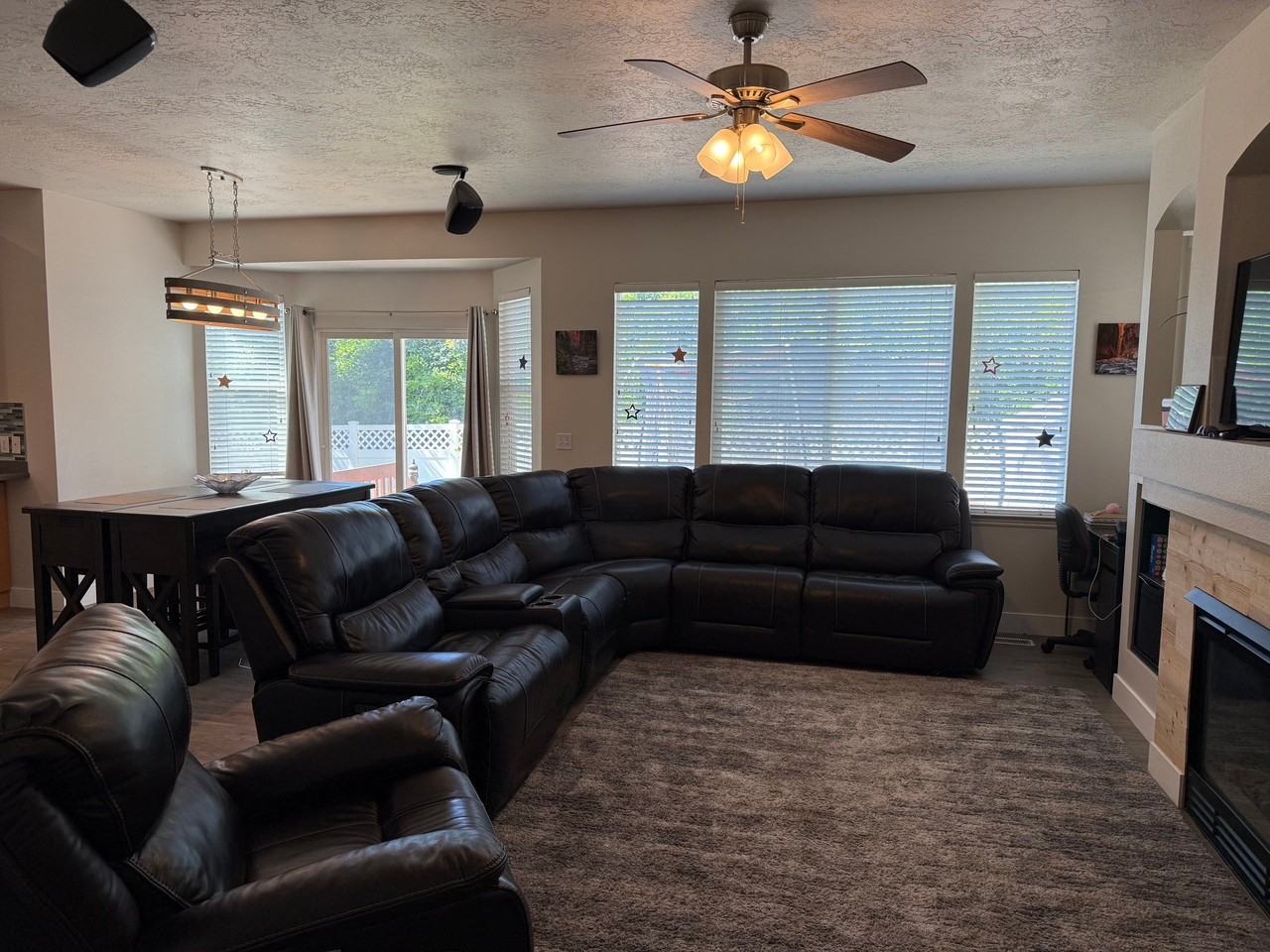 245 E Park Rise Way - Photo 3 of 15