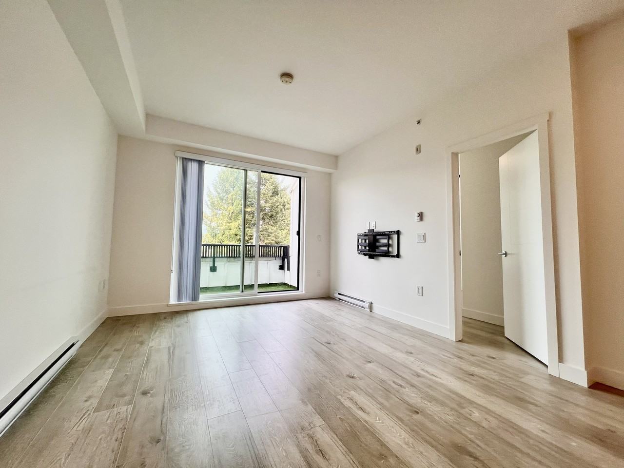 2160 Grant Avenue #4xx - Photo 7 of 25