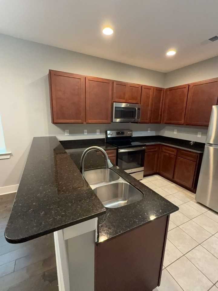 1331 Mcduffie Ave - Photo 4 of 16
