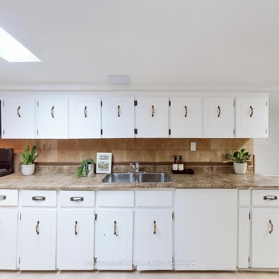 297 Palmerston Boulevard - Photo 2 of 10