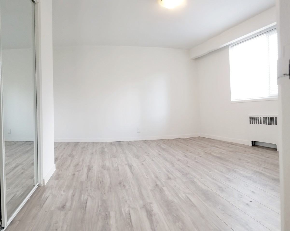 4695 Kingsway - Photo 5 of 10