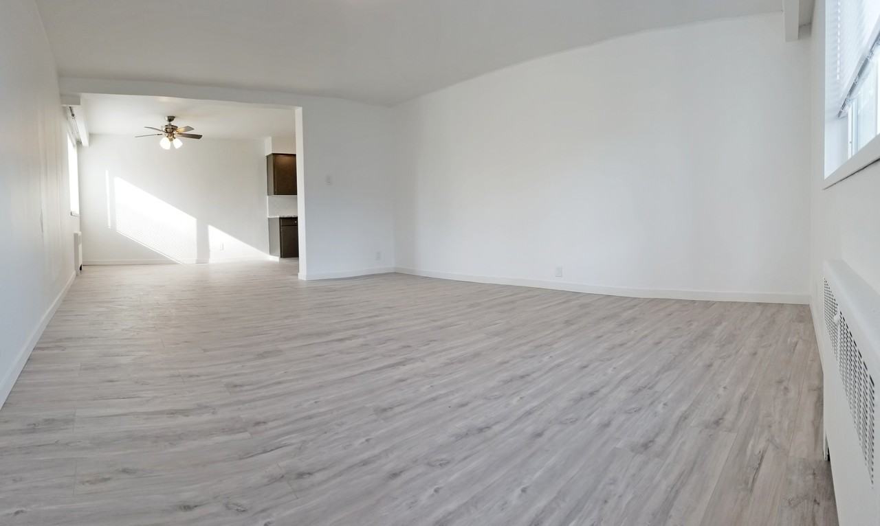 4695 Kingsway - Photo 2 of 10