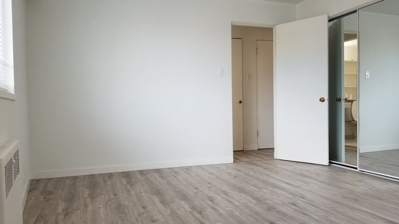 4695 Kingsway - Photo 6 of 10