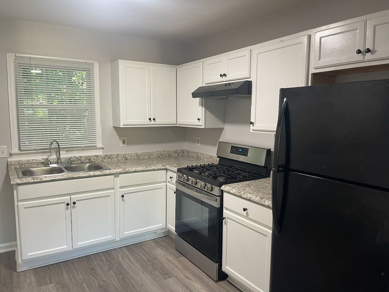 1647 Bridgeport Dr Nw - Photo 3 of 21