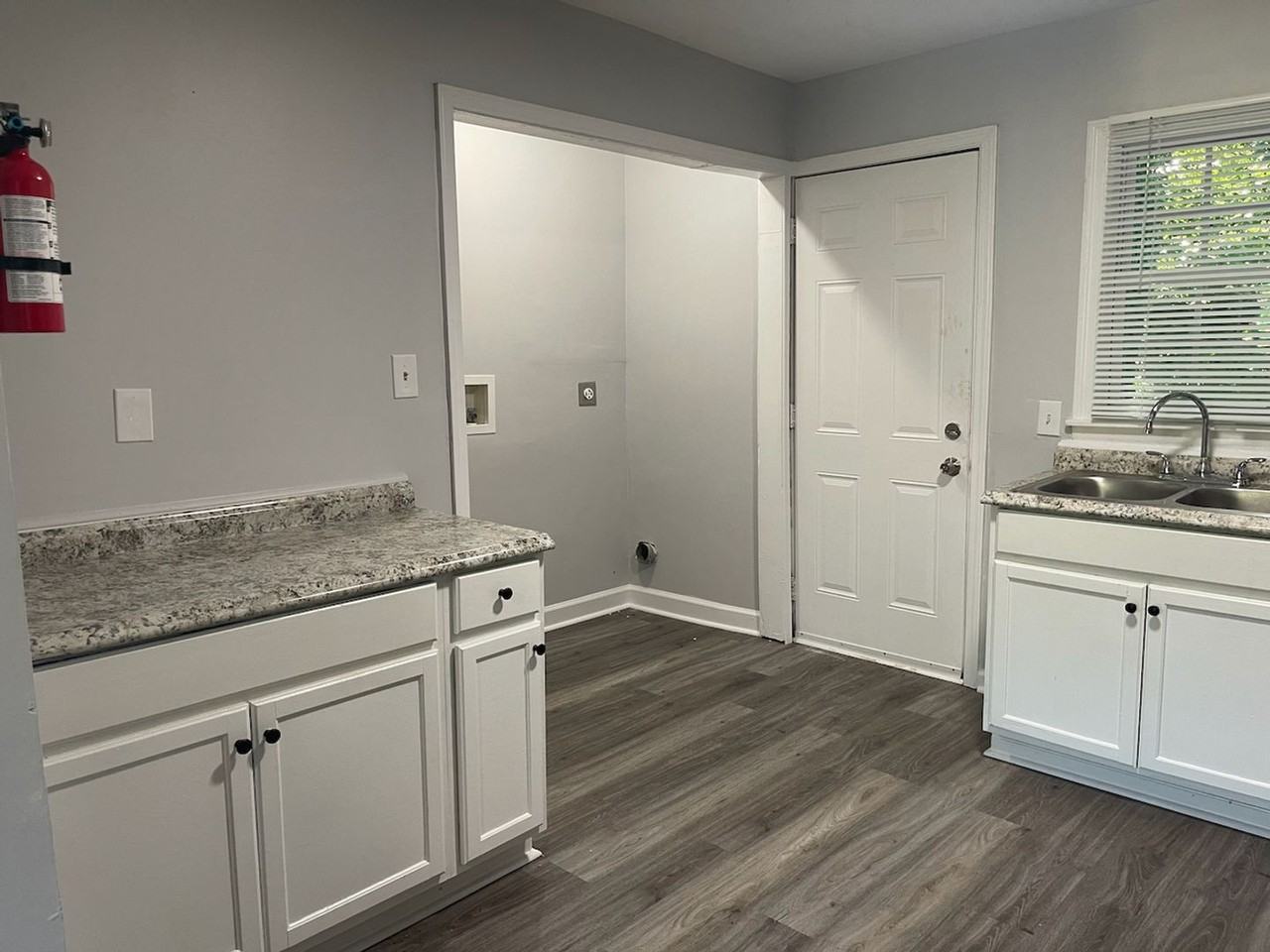 1647 Bridgeport Dr Nw - Photo 5 of 21