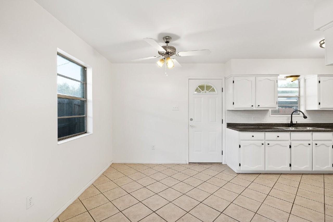 202 N 41st St - Photo 2 of 14