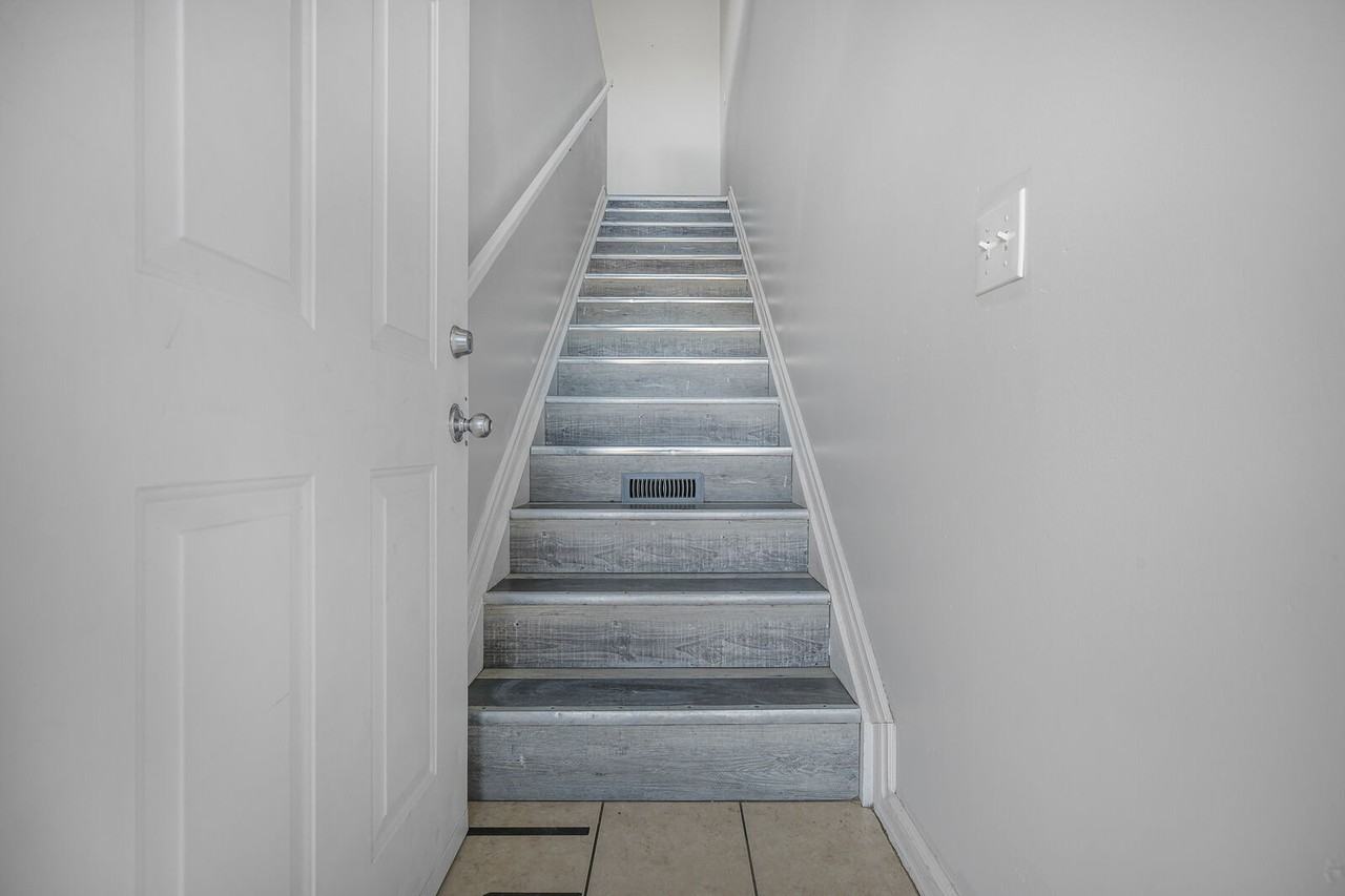 125 Strathaven Mews - Photo 4 of 32