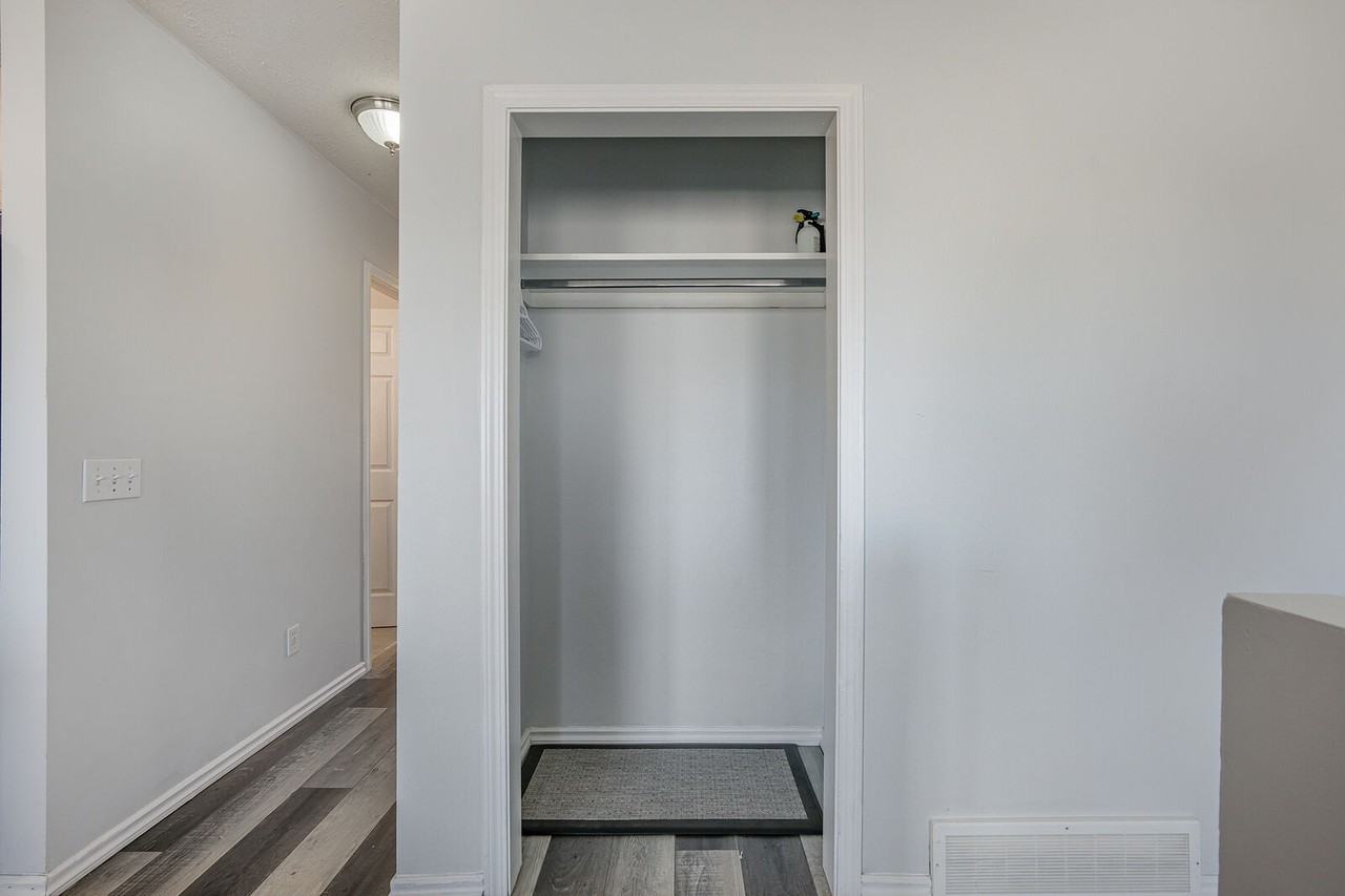 125 Strathaven Mews - Photo 5 of 32