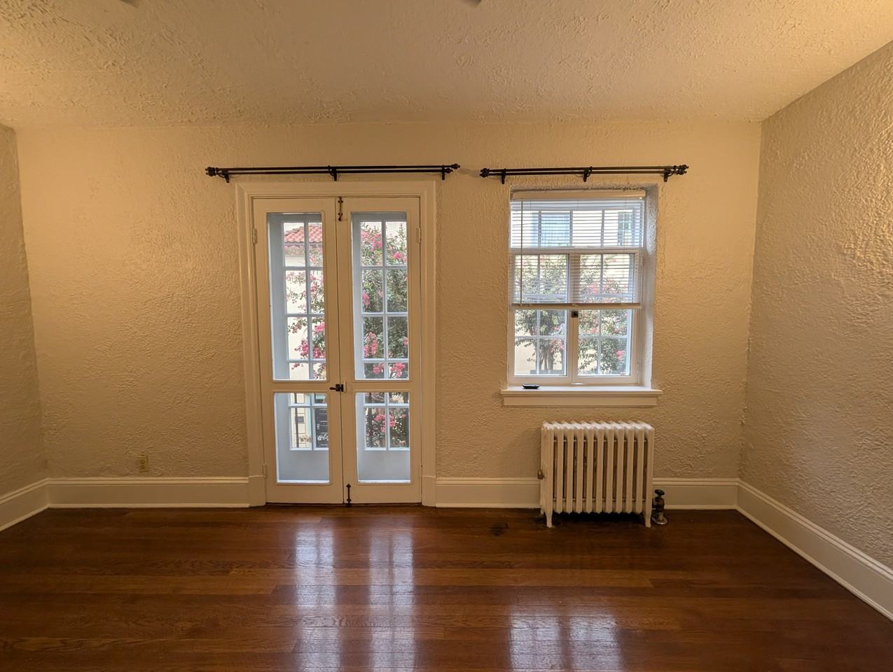 503 N Arthur Ashe Blvd #10 - Photo 4 of 16