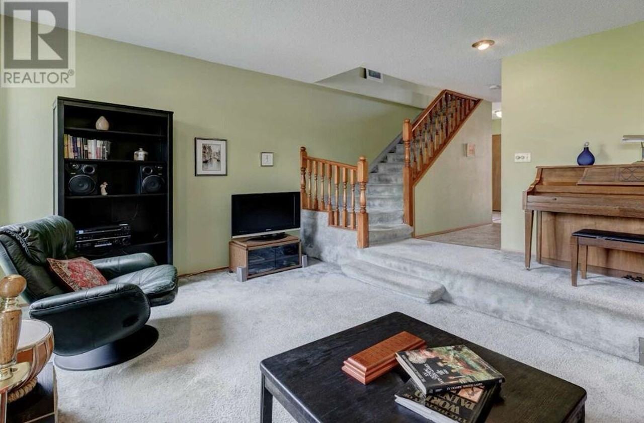 2019 22 Ave Nw - Photo 3 of 26