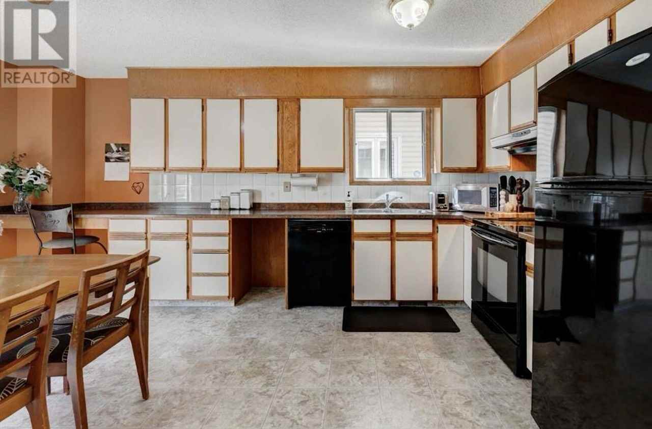 2019 22 Ave Nw - Photo 5 of 26