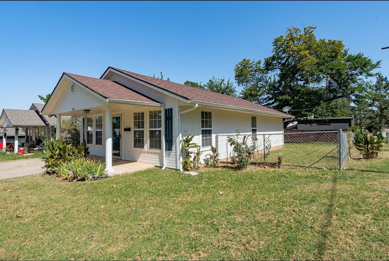 1601 Nw 46th St #NA - Photo 2 of 11