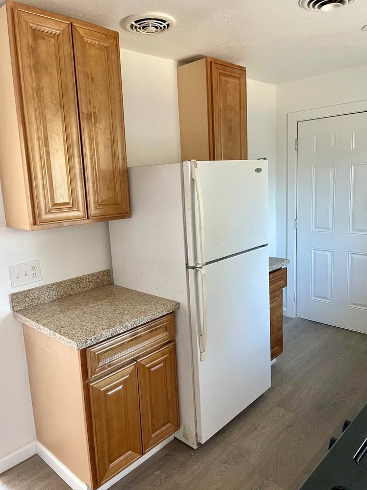 867 Edythe St #NA - Photo 6 of 16